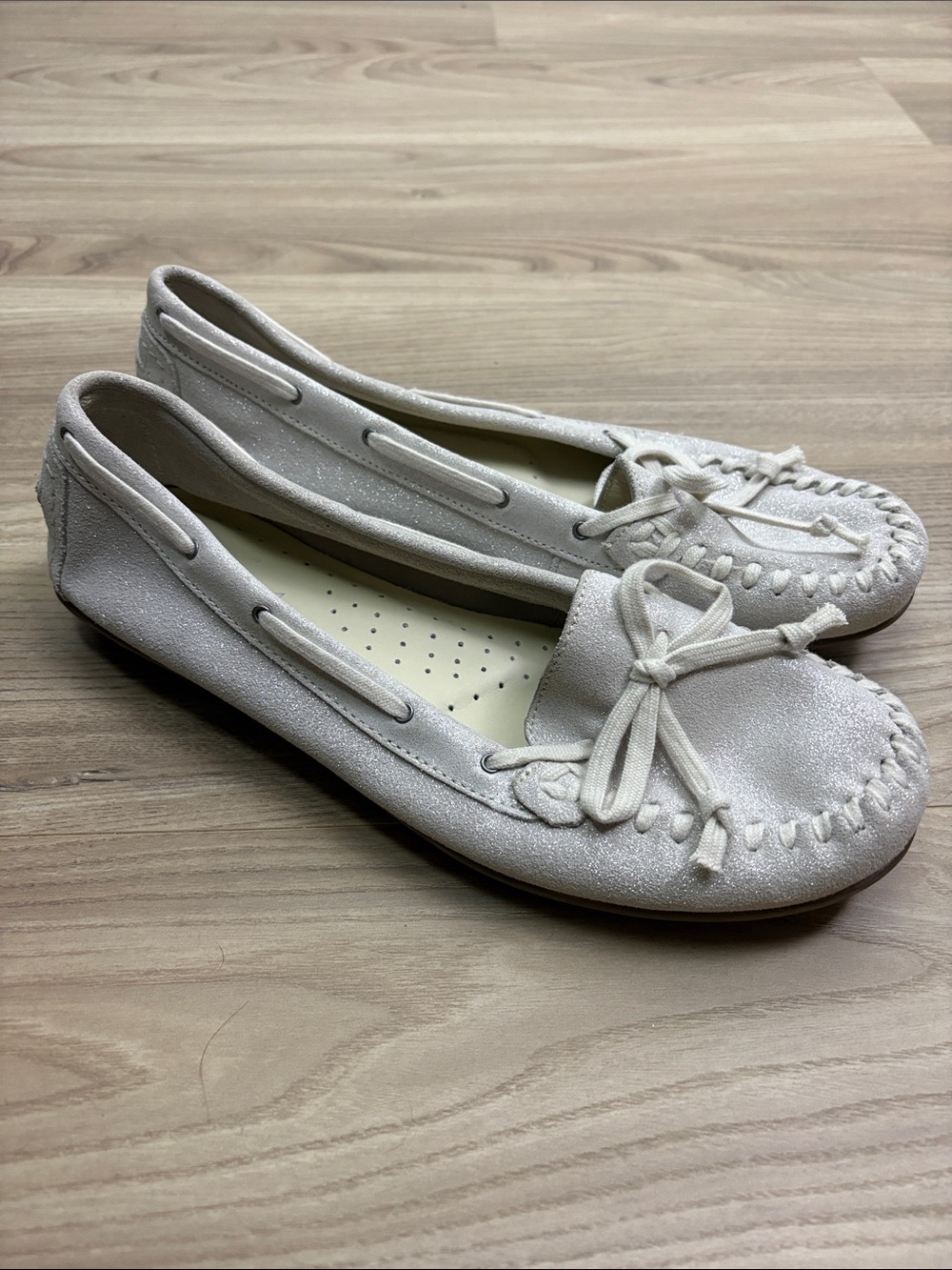 NWOT Hush Puppies Women’s grey with silver shimmer Moccasin Loafers - size 10